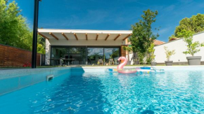 New Villa with swimming pool